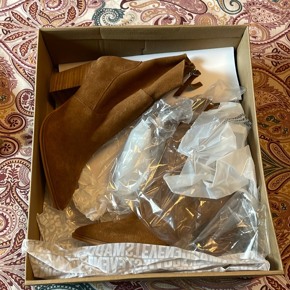 NIB Steve Madden brown ankle boot size 6